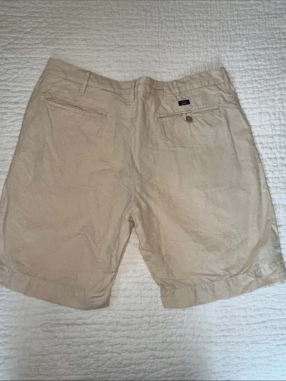 Faherty Cream Flat-Front Linen Shorts; men’s 33 waist, 9” inseam